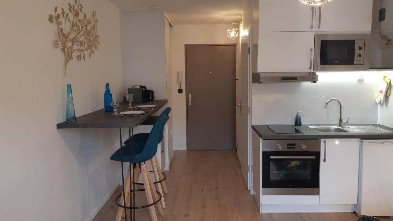 "Monplaisir", Parking, Canape-Lit Neuf Confortable, Ideal Voyages D'Affaires Et Tourisme, Proximite Commerces, Gare, Universite Lyon 3 , Tram T2, T4 Et C25 Apartment Bagian luar foto